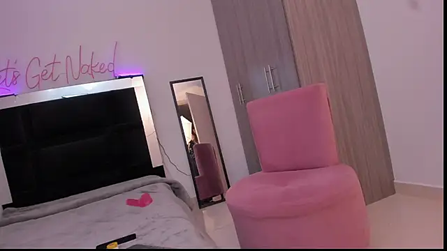 anahammerle online show from December 31, 2024, 10:15 am