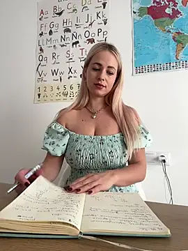 streetdoll online show from February 6, 2025, 8:39 am