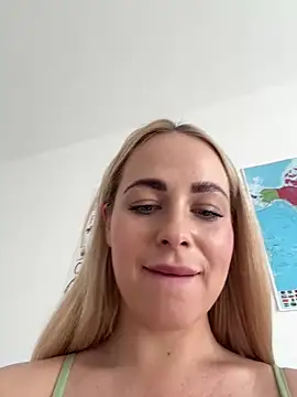 streetdoll online show from March 9, 2025, 9:13 am