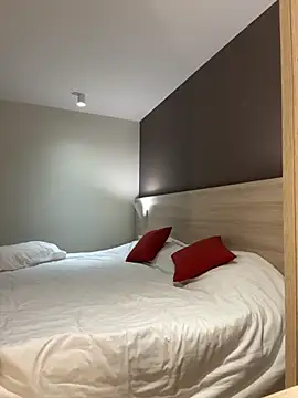 streetdoll online show from September 26, 2025, 8:40 am