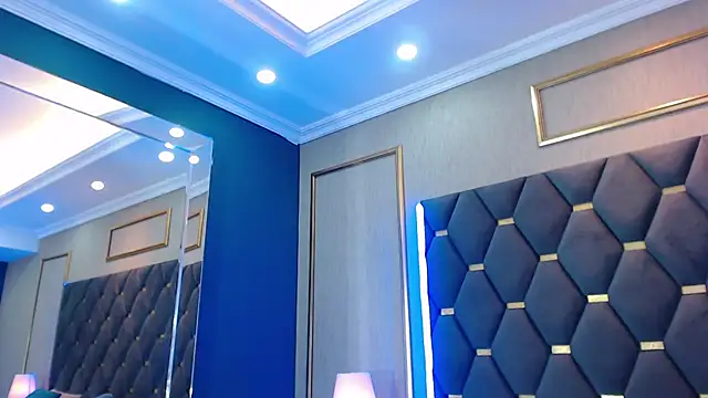 ThaniaJones online show from November 16, 2025, 12:11 pm