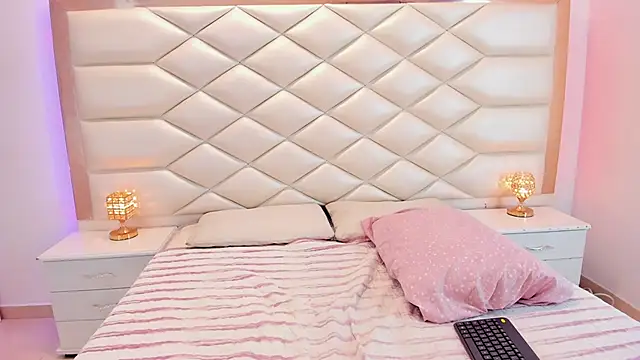 samanthaevans4 online show from March 7, 2025, 11:27 pm