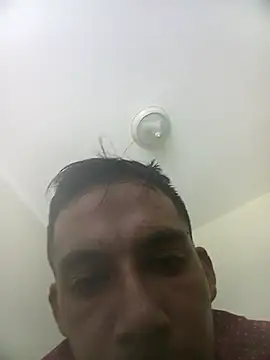 Snapshot of aL3JanDro93 chatting on June 24, 2026, 12:20 am aL3JanDro93 online show from June 24, 2026, 12:20 am
