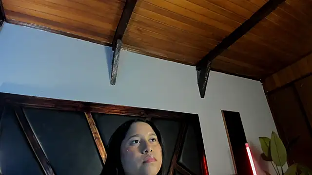 Snapshot of EmiliWilliams chatting on April 21, 2026, 10:45 pm EmiliWilliams online show from April 21, 2026, 10:45 pm