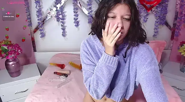 Snapshot of Perla_Skinnyy chatting on February 22, 2025, 5:44 am Perla Skinnyy online show from February 22, 2025, 5:44 am