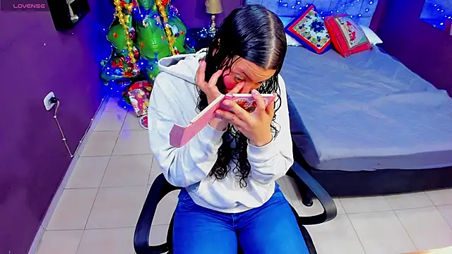 Lana stone  online show from December 13, 2024, 3:16 am