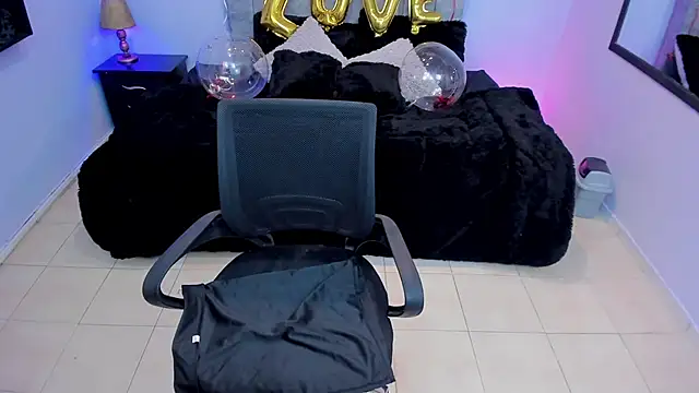 Lana stone  online show from February 15, 2025, 8:22 am