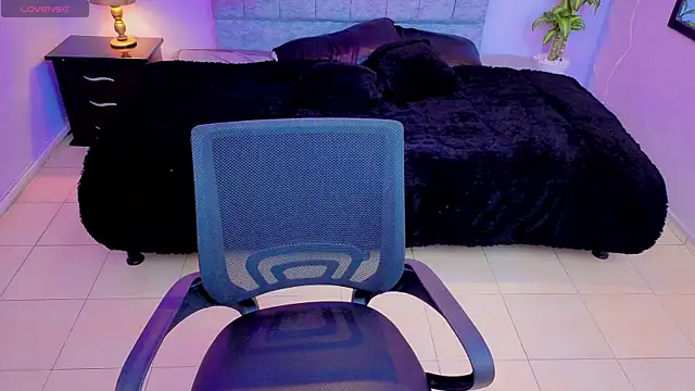 Lana stone  online show from September 21, 2025, 2:57 am