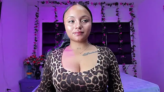 sweelanna   online show from January 10, 2026, 2:13 am