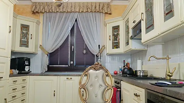 TUNDEROSE1 online show from February 19, 2025, 9:17 am