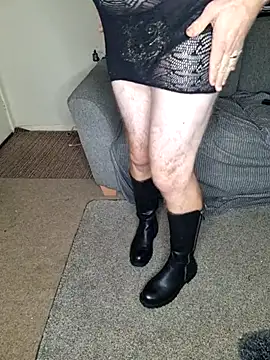 Snapshot of ellie-tv chatting on October 31, 2025, 6:09 pm ellie-tv online show from October 31, 2025, 6:09 pm