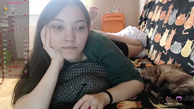 Snapshot of AlisaDevis chatting on November 15, 2025, 8:11 am AlisaDevis online show from November 15, 2025, 8:11 am