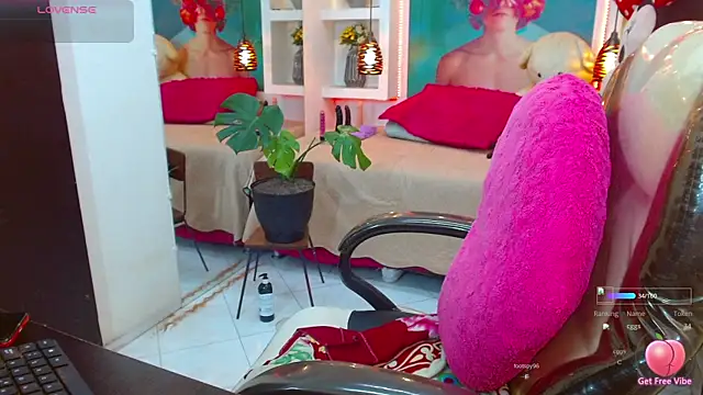 lorenapinto online show from October 20, 2025, 1:28 am