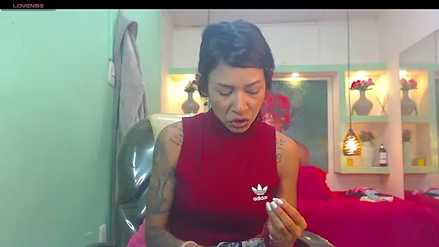 lorenapinto online show from May 21, 2026, 1:34 am