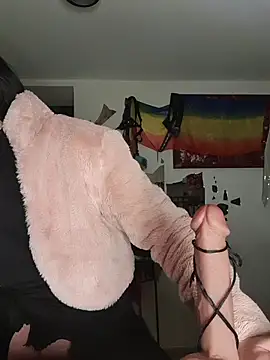 freyamoret online show from April 8, 2026, 2:44 am