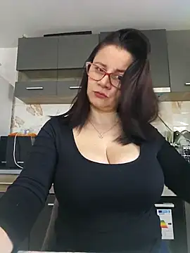 KristenVega online show from March 5, 2025, 8:43 am