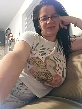 KristenVega online show from November 17, 2025, 7:52 pm