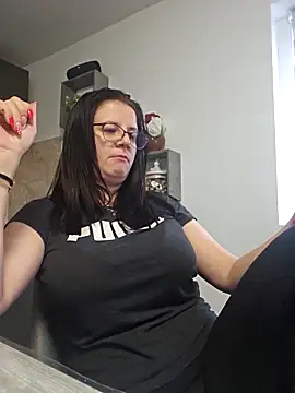 KristenVega online show from November 21, 2025, 9:30 am