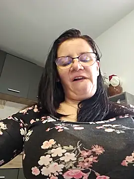 KristenVega online show from November 25, 2025, 10:37 am