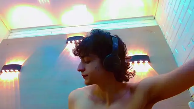 Sr BonnyEthan online show from November 25, 2025, 1:55 pm