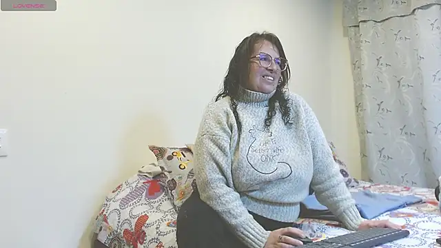 Snapshot of honeyhot_paty chatting on February 27, 2025, 8:20 pm honeyhot paty online show from February 27, 2025, 8:20 pm