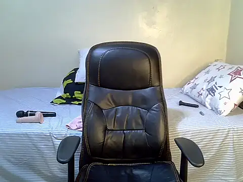 QueenJelly Sexy online show from February 25, 2026, 3:16 am