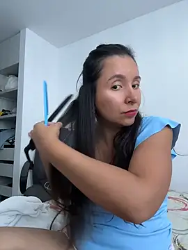 Snapshot of emely_sexx20 chatting on June 17, 2026, 10:43 pm emely sexx20 online show from June 17, 2026, 10:43 pm