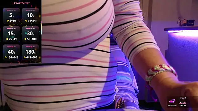 JennaDeluxe online show from April 17, 2026, 4:04 am