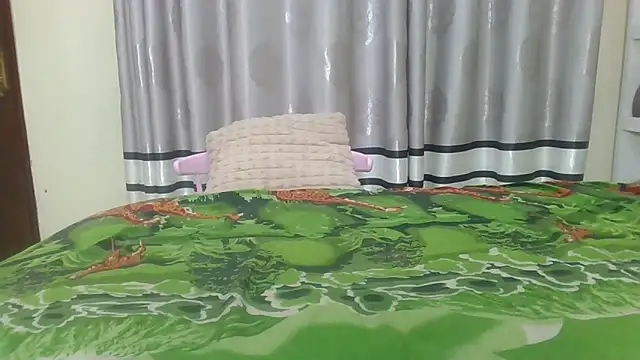 Snapshot of Fine_assie chatting on February 7, 2026, 12:14 am Fine assie online show from February 7, 2026, 12:14 am