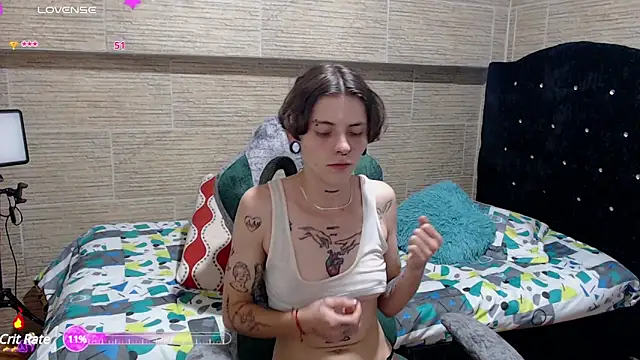 Snapshot of pretty_cristal69 chatting on December 18, 2024, 6:32 am pretty cristal69 online show from December 18, 2024, 6:32 am