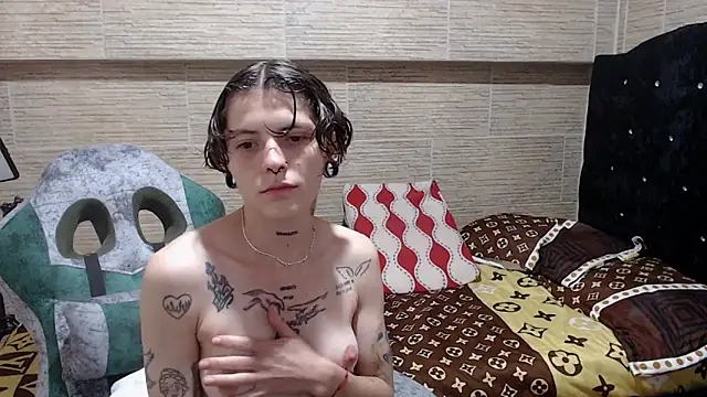 Snapshot of pretty_cristal69 chatting on January 24, 2025, 8:43 pm pretty cristal69 online show from January 24, 2025, 8:43 pm