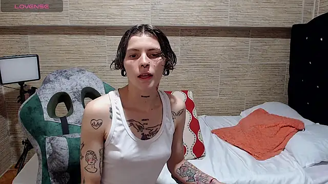 Snapshot of pretty_cristal69 chatting on February 2, 2025, 10:39 pm pretty cristal69 online show from February 2, 2025, 10:39 pm