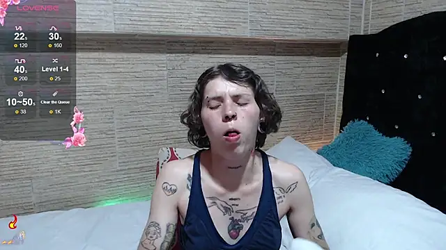 Snapshot of pretty_cristal69 chatting on September 24, 2025, 2:04 am pretty cristal69 online show from September 24, 2025, 2:04 am