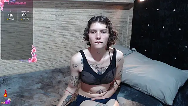 Snapshot of pretty_cristal69 chatting on October 28, 2025, 2:15 am pretty cristal69 online show from October 28, 2025, 2:15 am