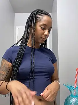 Snapshot of Your_Paris chatting on February 14, 2025, 6:51 pm Your Paris online show from February 14, 2025, 6:51 pm