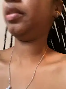 Snapshot of Your_Paris chatting on February 14, 2025, 9:53 pm Your Paris online show from February 14, 2025, 9:53 pm