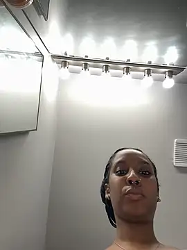 Snapshot of Your_Paris chatting on February 17, 2025, 1:15 am Your Paris online show from February 17, 2025, 1:15 am