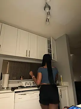 Snapshot of Your_Paris chatting on February 18, 2025, 2:59 am Your Paris online show from February 18, 2025, 2:59 am