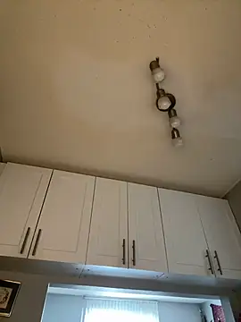 Snapshot of Your_Paris chatting on February 21, 2025, 8:49 pm Your Paris online show from February 21, 2025, 8:49 pm