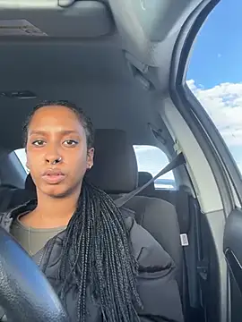 Snapshot of Your_Paris chatting on February 22, 2025, 4:51 pm Your Paris online show from February 22, 2025, 4:51 pm