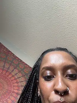 Snapshot of Your_Paris chatting on February 24, 2025, 12:41 am Your Paris online show from February 24, 2025, 12:41 am