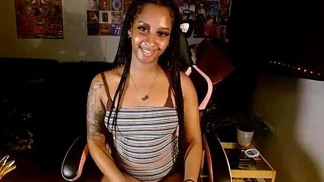 Snapshot of Your_Paris chatting on February 27, 2025, 4:41 am Your Paris online show from February 27, 2025, 4:41 am