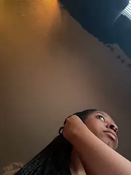 Snapshot of Your_Paris chatting on February 27, 2025, 3:05 pm Your Paris online show from February 27, 2025, 3:05 pm