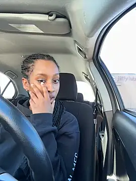 Snapshot of Your_Paris chatting on February 28, 2025, 5:59 pm Your Paris online show from February 28, 2025, 5:59 pm