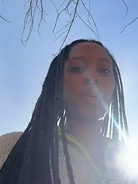 Snapshot of Your_Paris chatting on March 1, 2025, 6:21 pm Your Paris online show from March 1, 2025, 6:21 pm