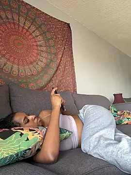 Snapshot of Your_Paris chatting on March 1, 2025, 9:26 pm Your Paris online show from March 1, 2025, 9:26 pm