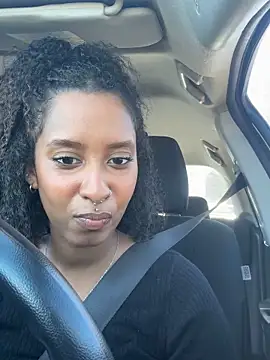 Snapshot of Your_Paris chatting on March 6, 2025, 7:32 pm Your Paris online show from March 6, 2025, 7:32 pm