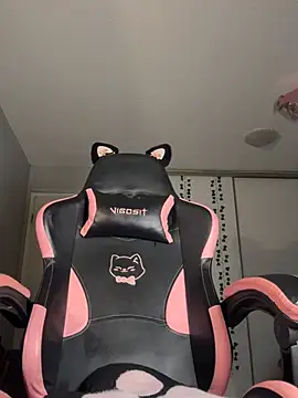 Snapshot of Your_Paris chatting on March 12, 2025, 3:57 am Your Paris online show from March 12, 2025, 3:57 am