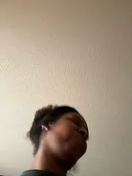 Snapshot of Your_Paris chatting on March 13, 2025, 12:05 am Your Paris online show from March 13, 2025, 12:05 am