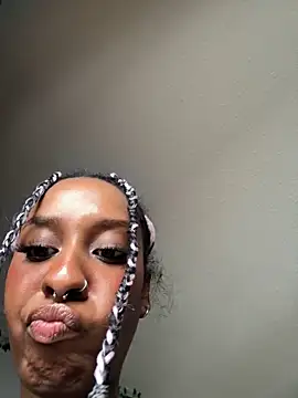 Snapshot of Your_Paris chatting on March 15, 2025, 10:11 pm Your Paris online show from March 15, 2025, 10:11 pm